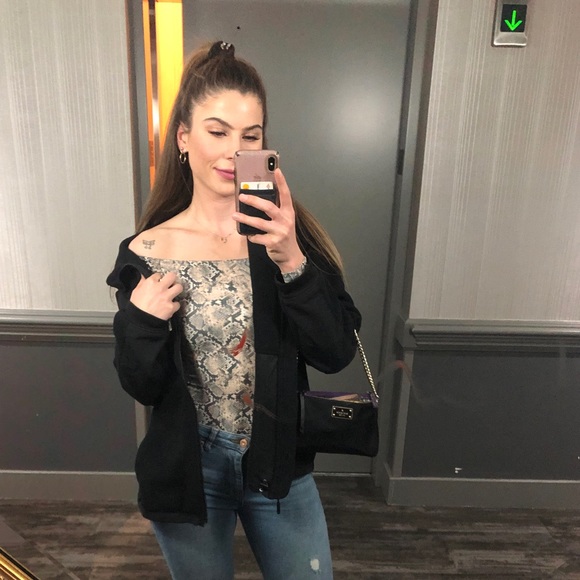 Meet your Posher, Ashley - Picture 3 of 4